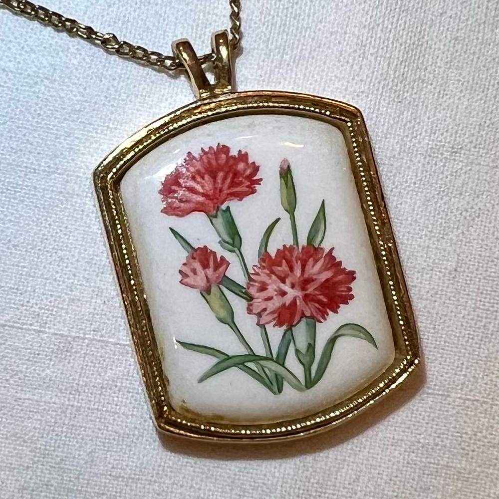 Vintage Avon Ceramic and Gold Carnation Pendant Flower Necklace